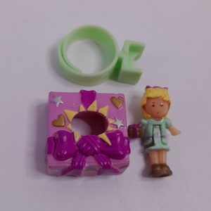 Vintage Polly Pocket: Polly Pocket Pretty Present-ring Verjaardag Verrassingsring - Bluebird Toys 1993 - Compleet