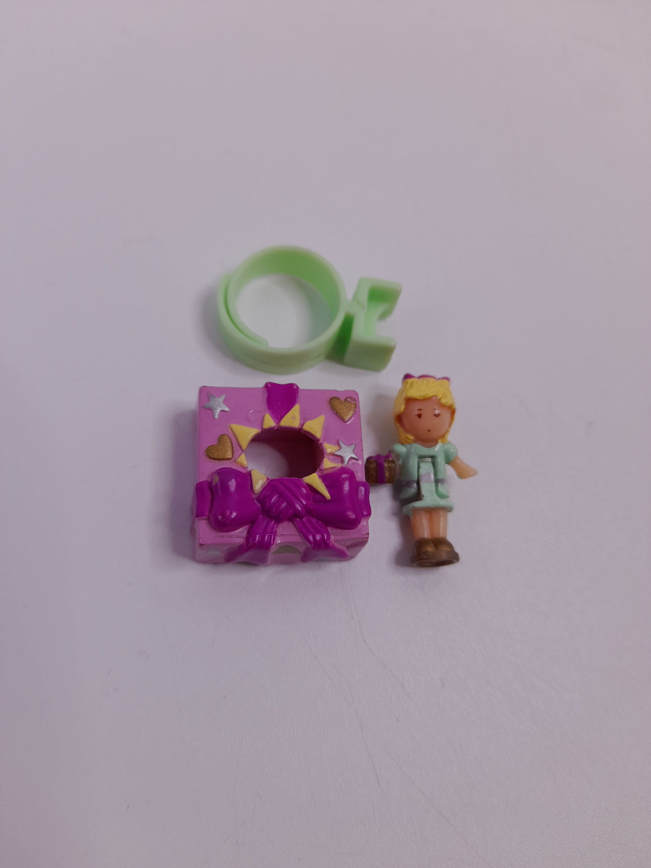 Vintage Polly Pocket: Polly Pocket Pretty Present-ring Verjaardag Verrassingsring - Bluebird Toys 1993 - Compleet
