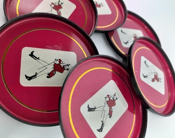 Vintage Johnnie Walker Untersetzer Scotish Whisky Striding Man Hot Pink Rot Gold Runde Metalluntersetzer Werbeartikel Branding Set von 6