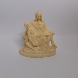 Vintage La Pieta Di Michelangelo Statue Saint Peters Basilica Resin Statue Renaissance Art