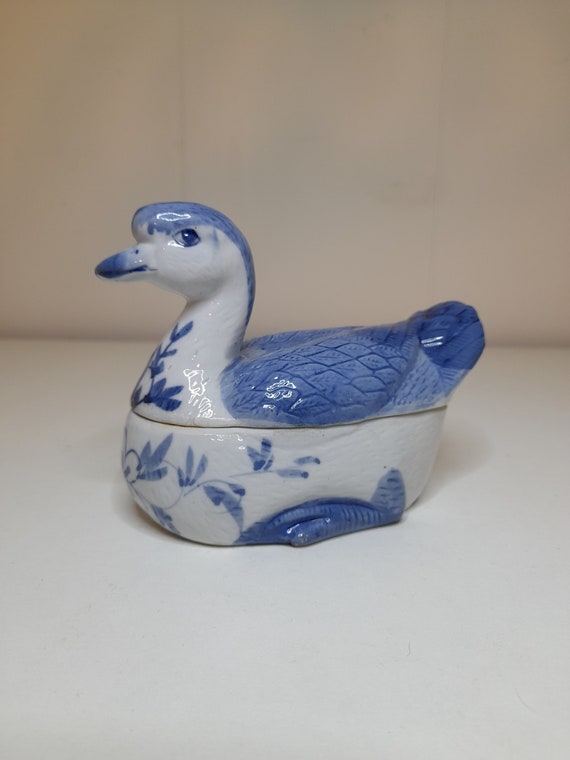 Vintage Porselein White & Blue Duck Terrine / trincket box opbergdoos / bloemmotief vogel