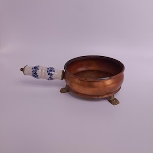 Vintage Jardinière koperen letterbrander houder met Delfts blauw en wit porseleinen handvat Rustiek Frans huisje decor