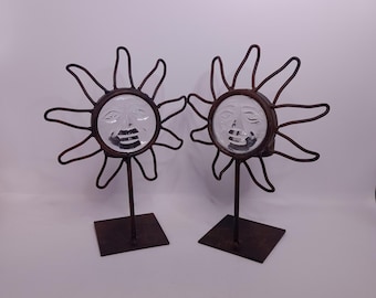 Ensemble de 2 bougeoirs soleil céleste des années 1990 en fer forgé et verre visage soleil, décor astrologique