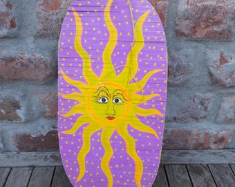 Móvil colgante de madera vintage Celestial Luna creciente sonriente Sol sonriente Rosa y dorado de los años 80-90 Decoración de luna creciente