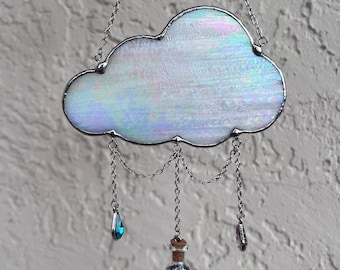 Atrapasol de vitral con nubes iridiscentes y frasco de polvo mágico