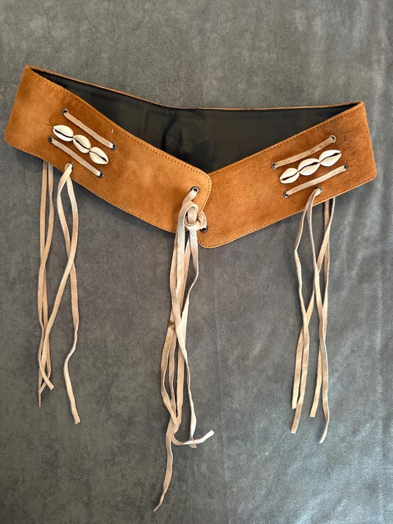 Vintage 1970s Boho Suede Waist Belt With Cowrie Shells 