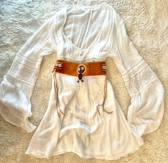 Vintage Leather Suede Cowry Shell Retro tie Wrap Fringe Belt Vintage 1970s Boho Suede Waist Belt With Cowrie Shells  main image 3