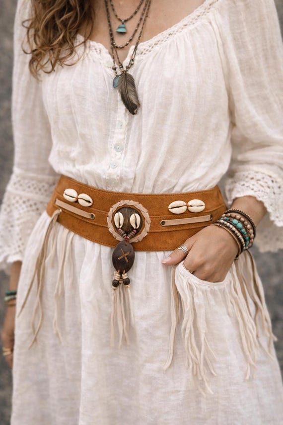Vintage 1970s Boho Suede Waist Belt With Cowrie Shells  display picture 1