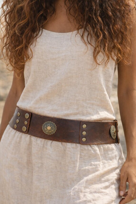 1970s Bohemian Leather Waist Belt – Wide Vintage Brown  display picture 2