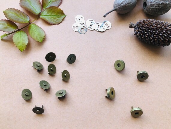 140 Set Bottoni A Pressione In Acciaio Inox - 4 Misure (8,5-16 Mm) Per Cucito Fai Da Te, Colore Argento - Foto 6