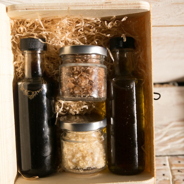 Mediterranean Salts, Olive Oil Gourmet Set. Greek gourmet gift, Infused kosher sea salt. Keto healthy nutrition