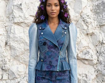 Veste de motard personnalisée Marita Balázs « Coral Dream », pièce unique - Veste en jean à manches bouffantes upcyclées, fabriquée en Italie