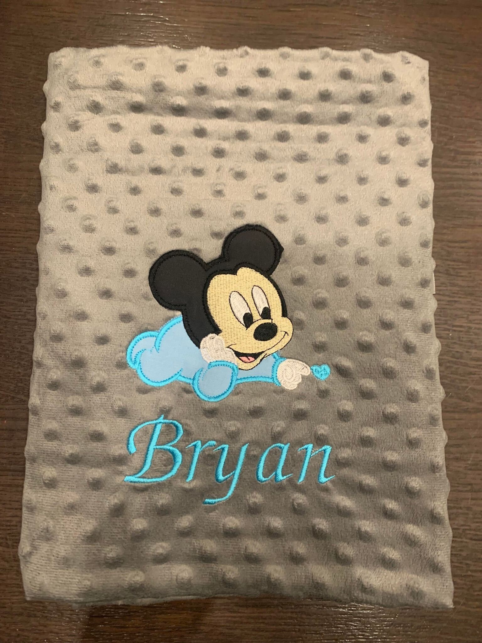 Plaid Brodé Mickey Au Prénom de Votre Bébé 1 M sur 80 cm