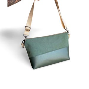 kleine Umhängetasche mintgrün | vegane Handtasche mit Kunstleder | handgemachte Damentasche mit Innenfach | kleine Tasche für Festivals
