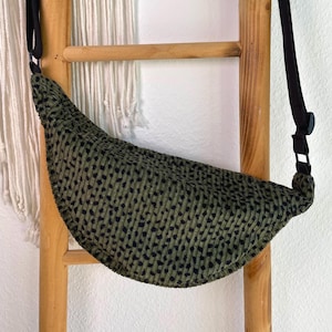 Moonbag Cord Punkte | Umhängetasche halbrund | Halbmondtasche mit Innenfach | Handtasche mit verstellbaren Träger | handgemachtes Geschenk
