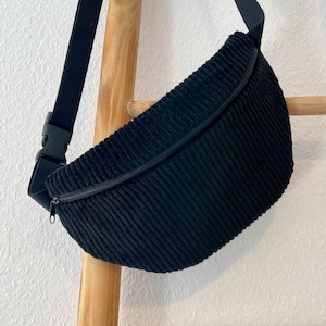 Bauchtasche Cord schwarz | kleine Umhängetasche Damen | Gürteltasche verstellbarer Träger | Festivaltasche aus Stoff | Cordtasche Herren