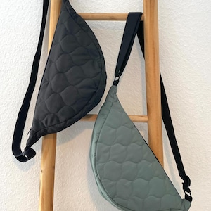 Moonbag aus Steppstoff | Umhängetasche halbrund | Halbmondtasche Crossbody l handgemachte Tasche Damen | praktische Festivaltasche