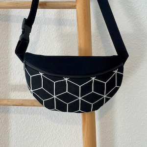 Bauchtasche schwarz weiß | kleine Umhängetasche mit Innenfach | Gürteltasche zwei Fächer | Crossbody Festivaltasche | stylische Damentasche