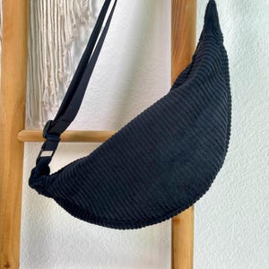 Moonbag schwarz Cord Umhängetasche halbrund Halbmondtasche Handtasche mit verstellbaren Gurt Crossbodybag + Innenfach Bananabag Mondtasche