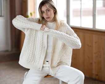 Women's cardigan / cardigan / cable knit cardigan / oversized knitwear / chunky merino wool cardigan / cable pattern beige / patchwork knit