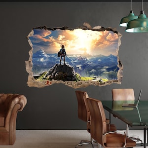 Puede incluir: Un vinilo decorativo con efecto 3D de un agujero en la pared que revela un paisaje. Una figura se encuentra sobre una roca frente a una vasta cordillera bajo un cielo dorado al atardecer. El vinilo presenta bordes irregulares y rasgados.