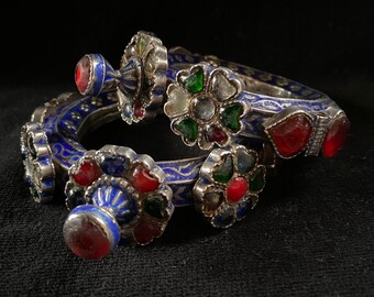 Seltene antike silberne, königsblau emaillierte Armbänder, Multan, Region Sindh Punjab, Pakistan, frühes 20. Jahrhundert, 218,6 Gramm