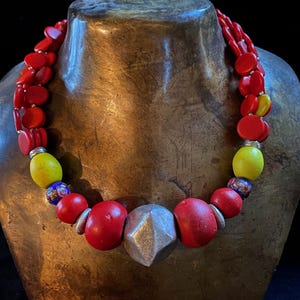Beautiful necklace made of antique Bohemian glass beads, 2 Venetian glass beads, a big antique silver Indian bead and other silver beads
