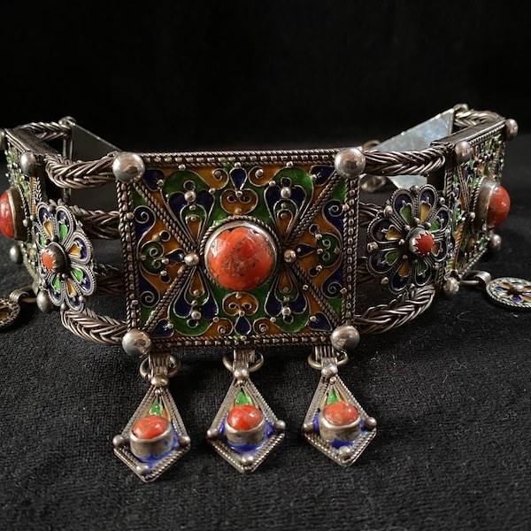 High graded silver diadem, Kabyle, Algeria, reconstructed red coral, second half XXth century, 312 grams