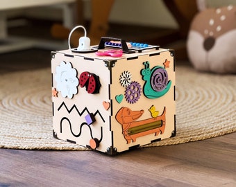 Activity Würfel Baby, Holzwürfel Personalisiert, Motorikbrett, Handmade Busy Board, Busy Cube for Toddler, Sensory Toy, Eco Friendly Toys