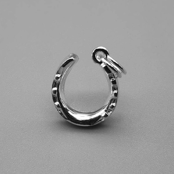 Horse Shoe Charm Pendant in  solid 925 Sterling Silver Vintage Style new