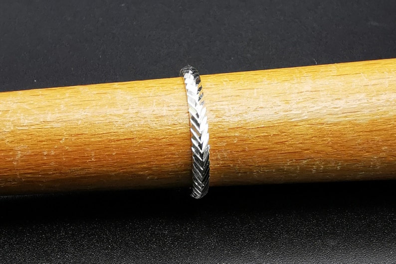Chevron Design Hand Engraved 2mm Ring available in 950 Platinum Yellow or Rose Gold 925 Sterling Silver 18ct /& 9ct White