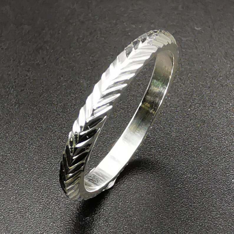 Chevron Design Hand Engraved 2mm Ring available in 950 Platinum Yellow or Rose Gold 925 Sterling Silver 18ct /& 9ct White