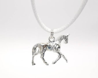 Trotting Horse Charm Pendant in solid 925 Sterling Silver Vintage Style new