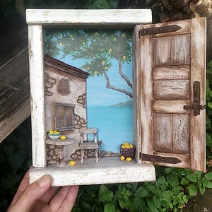 Mediterrane Zitronen-Miniatur-Schattenbox, handbemaltes italienisches Küstendiorama, Zitronen-Küchendekoration, rustikale Türminiatur zum Öffnen, Unikat