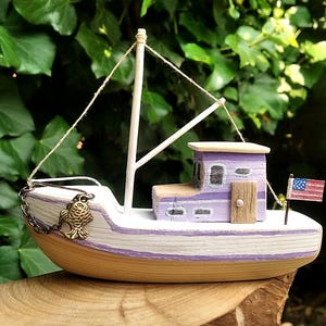 Fishing boat made of wood, miniature trawler old model, driftwood ship, farmhouse country decor, wooden sculpture, Cottagecore Decoration