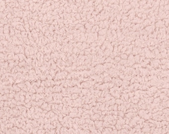 Añade elástico en las muñecas de tu pijama y cordón en la capucha.