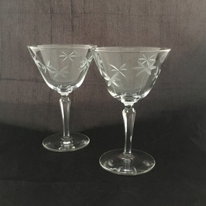 Set of 2 Vintage Mid Century Modern Etched Crystal Cocktail Glasses, Vintage Art Deco Coupe / Martini Glasses, Stars Atomic Stardust