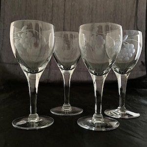 Set of 2 Vintage Grape Etched Crystal Cordial Port Sherry Amaro Brandy Tasting Glasses