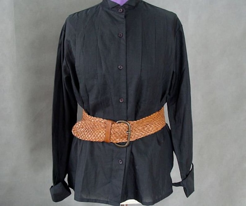 blouse black pleating
