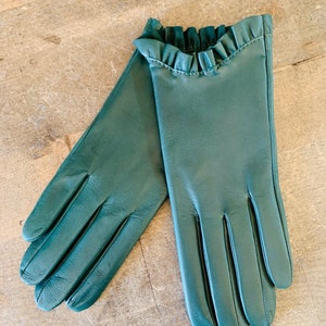 Green leather gloves for ladies/ evening gloves/ driving gloves / Mother’s day gift/ women’s fashion gloves/ Strixartgloves