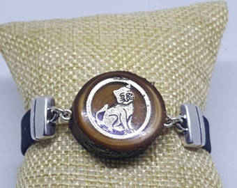 Einzigartiges Hochwertiges Kork Armband mit Katzenmotiv in eine Astscheibe Mit Epoxid Eingegossen mit Magnetverschluss