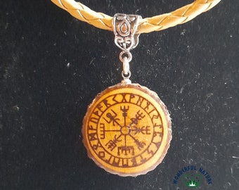 Pendentif chaîne " Vegvisir " rune boussole époxy versé.  Unique!! Bracelet en cuir véritable beige