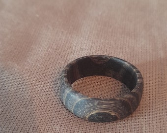 Wooden ring made of stabilized black ash size 20 and 8 mm wide