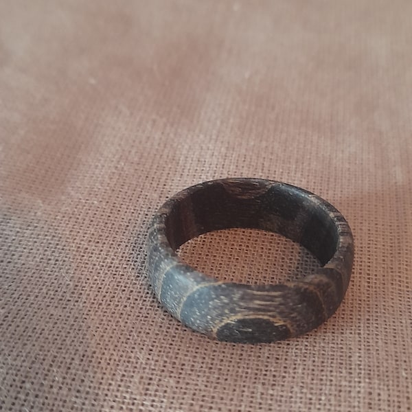 Wooden ring made of stabilized black ash size 20 and 8 mm wide