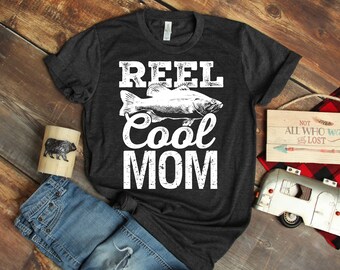 Reel Cool Mom Fishing T-Shirt / Camiseta de mujer / Camiseta sin mangas / Niños / Sudadera con capucha / Pesca familiar a juego / Mom Fishing Buddy Shirt