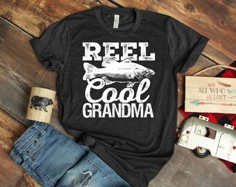 Reel Cool Grandma Fishing T-Shirt / Camiseta de mujer / Camiseta sin mangas / Sudadera con capucha / Pesca familiar a juego / Camisa de amigo de pesca de la abuela