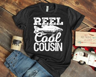 Reel Cool Cousin Fishing T-Shirt / Camiseta de mujer / Camiseta sin mangas / Niños / Sudadera con capucha / Pesca familiar a juego / Camisa de cousin fishing buddy