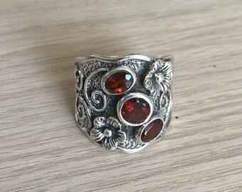 Red Garnet Flower Sterling Silver Ring // Red Garnet Design  // Natural Garnet Ring // Red Garnet Gemstone Sterling Silver // Red Gemstone