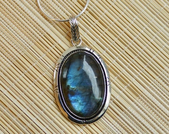 Labradorite Pendant // Labradorite // Labradorite Necklace // Blue Labradorite Pendant // Oval Labradorite Pendant // Labradorite Seer