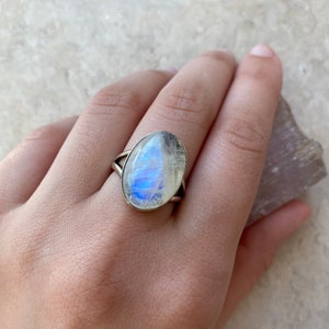 Silver Moonstone Ring // Natural Moonstone Ring // Moonstone Ring // Rainbow Moonstone Ring // Birthstone Ring // Statement Ring